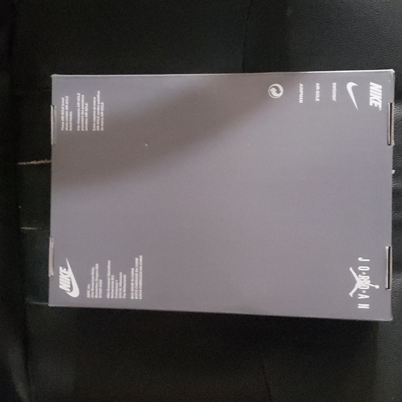 AIR JORDAN 11 RETRO (GS) 'Cool Grey' 2021 - Picture 16 of 16